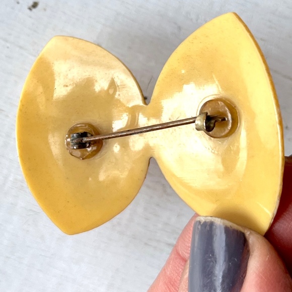 Vintage 30's Celluloid Bow Tie Butterfly Brooch Romantic Layered 2 Tone Yellow - Picture 4 of 10